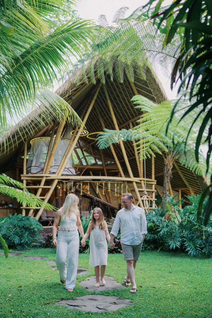 Elegant family photo in Bali by Luminare Photo