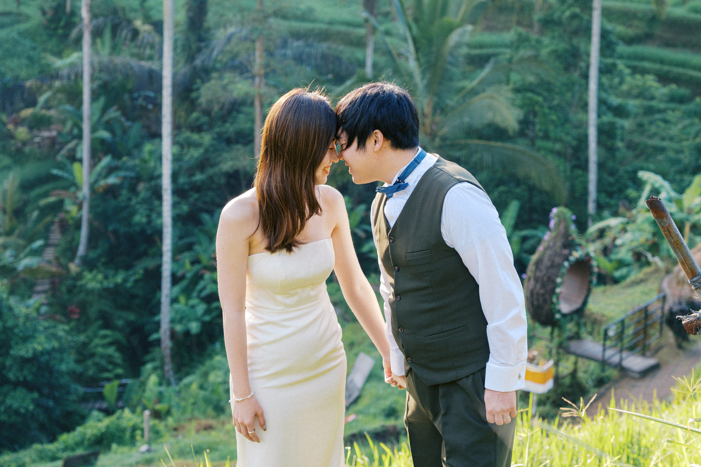 Tatsu and Mika sharing a kiss during their morning prewedding session in Ubud